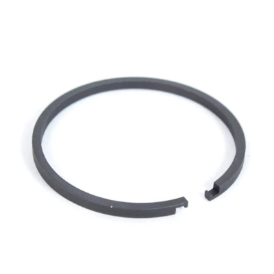 Pierścień zapinany wałka kosza sprzęgłowego skrzyni Case 580G 580K D50080