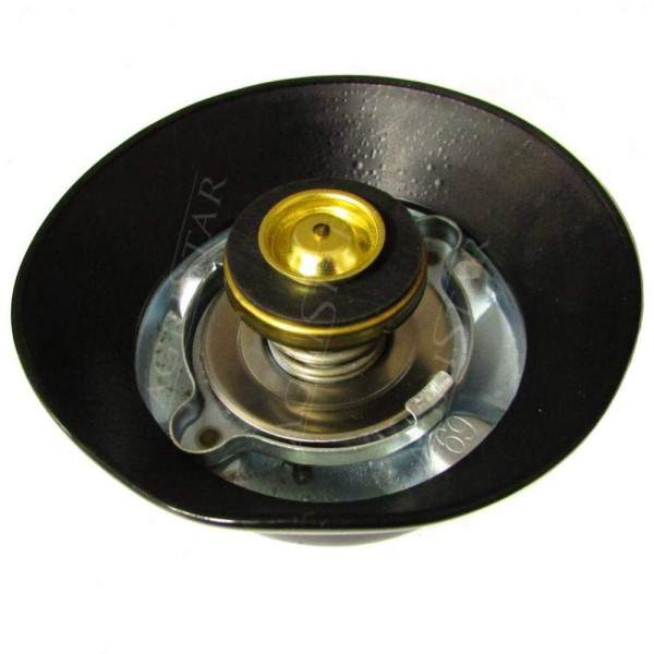 Korek chłodnicy John Deere 4040 4240 4640 4840 4050 4250 4450 4650 4850 RE24897 RE39103